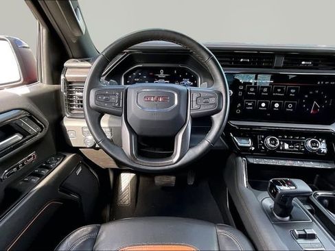 Used 2024 GMC Sierra 1500 AT4 w/ Technology Package AWD/4WD image 8