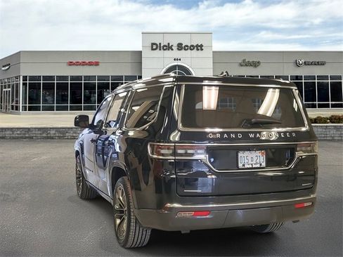 Used 2022 Jeep Grand Wagoneer Series III image 3