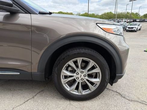 Used 2021 Ford Explorer Limited w/ Equipment Group 301A AWD/4WD image 9
