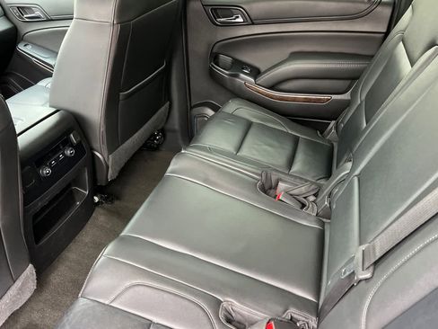 Used 2018 Chevrolet Suburban LT image 4