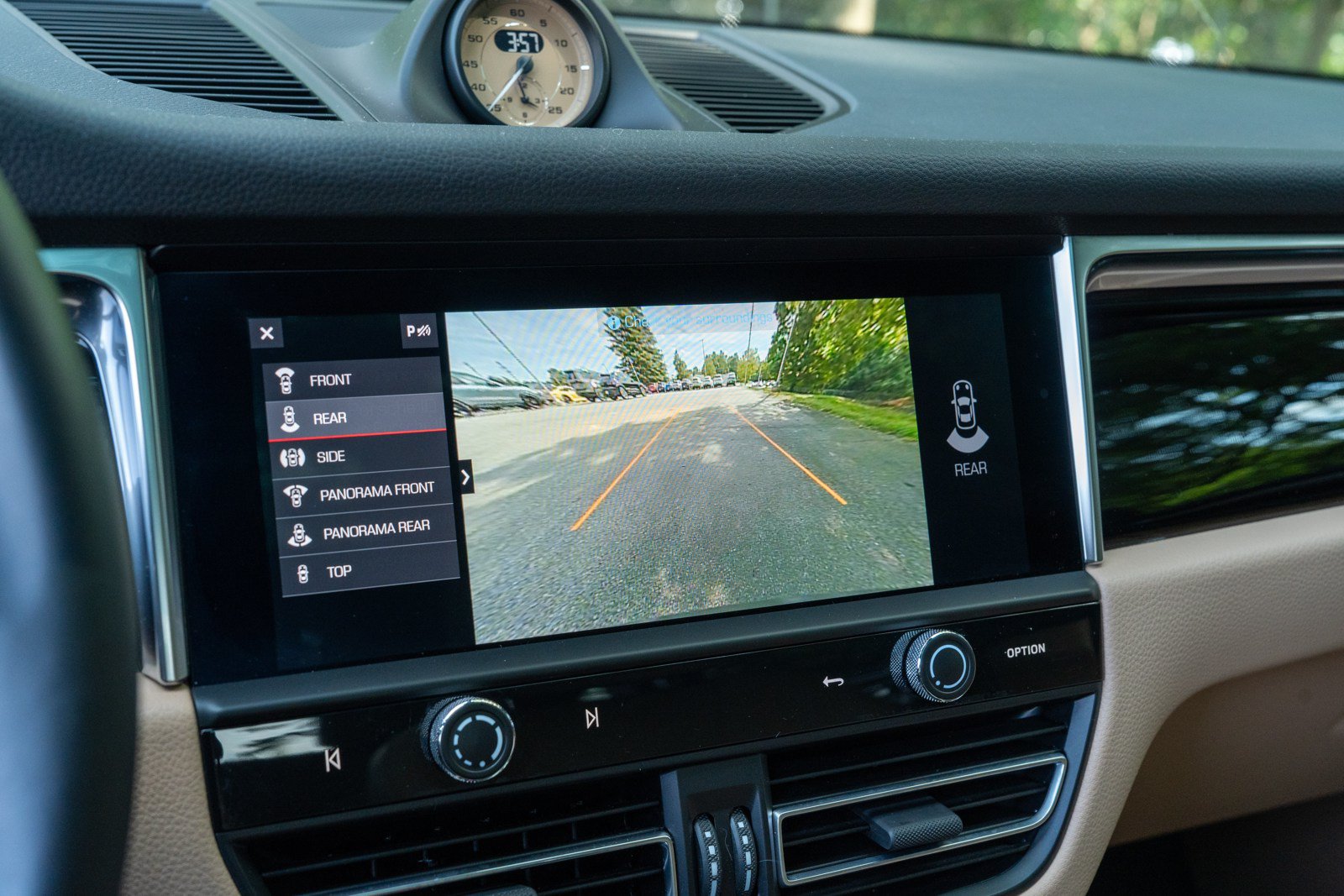 Certified 2024 Porsche Macan AWD/4WD image 29