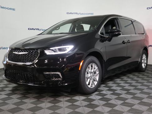 New 2026 Chrysler Pacifica Select image 12