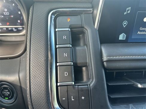 Used 2023 Chevrolet Suburban Premier image 23