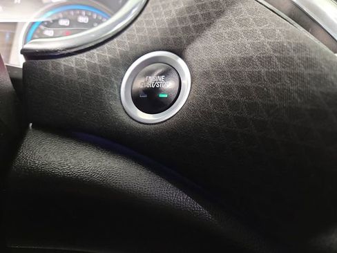 Used 2017 Chevrolet Malibu LT image 24