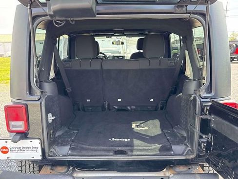 Used 2017 Jeep Wrangler Unlimited Sport w/ Connectivity Group AWD/4WD image 12
