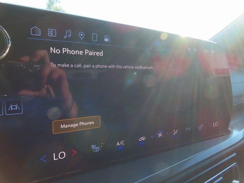 Used 2024 Chevrolet Traverse LS image 27