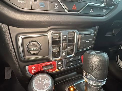 Used 2025 Jeep Wrangler Unlimited Rubicon 4xe w/ Convenience Group image 22