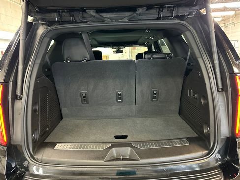 Used 2021 Chevrolet Tahoe RST w/ Luxury Package image 29