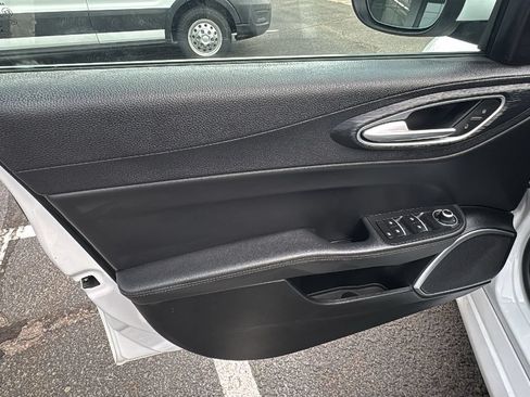 Used 2018 Alfa Romeo Giulia AWD image 11