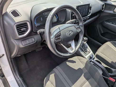 Used 2024 Hyundai Venue SEL image 10