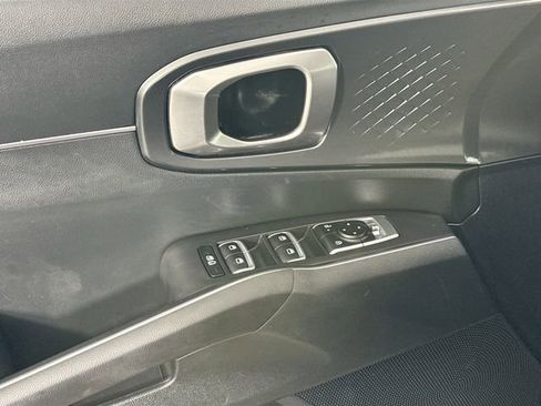 Used 2024 Kia Sorento S image 25