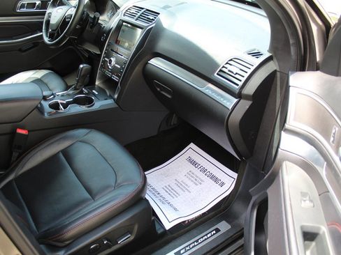 Used 2018 Ford Explorer Sport image 12
