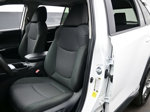 Used 2024 Toyota RAV4 XLE w/ Convenience Package AWD/4WD image 12