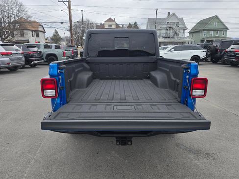 Used 2021 Jeep Gladiator Rubicon w/ Cold Weather Group image 17