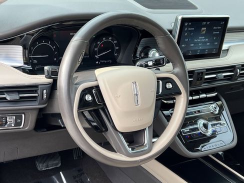 Used 2022 Lincoln Corsair Standard w/ Premium Package image 14