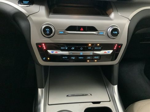 Used 2024 Ford Explorer XLT w/ Equipment Group 202A image 37