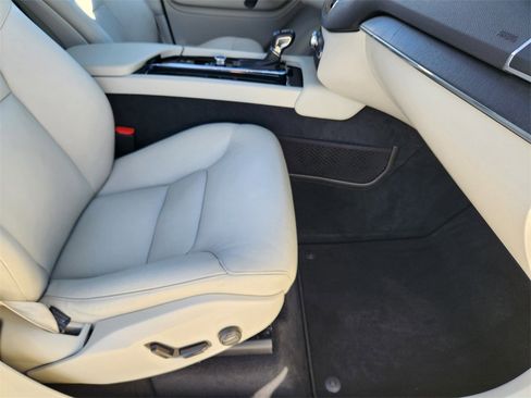 Used 2020 Volvo XC90 T5 Momentum w/ Protection Package Premier image 15