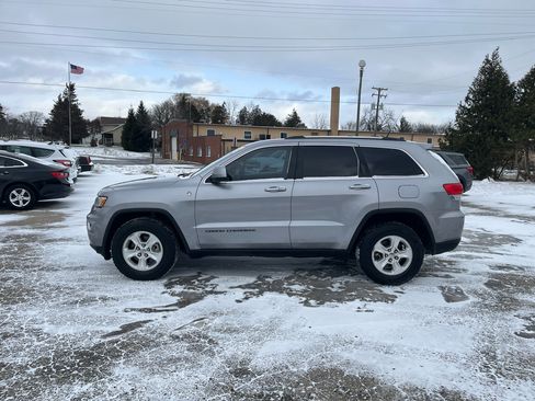 Used 2017 Jeep Grand Cherokee Laredo w/ Quick Order Package 23E image 2