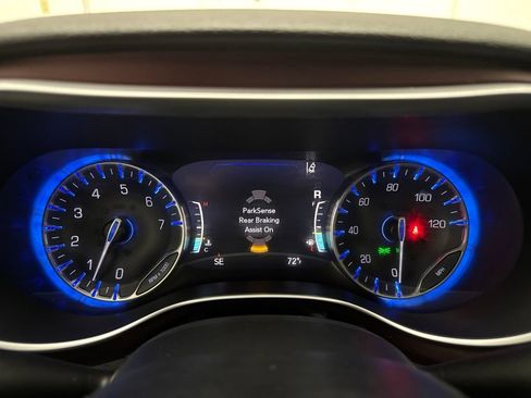 Used 2020 Chrysler Pacifica Limited FWD image 27