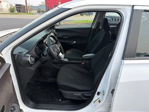Used 2024 Nissan Kicks SV FWD image 11