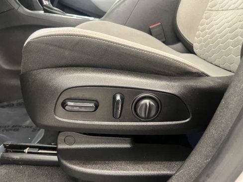 Used 2018 Chevrolet Equinox LT FWD image 25