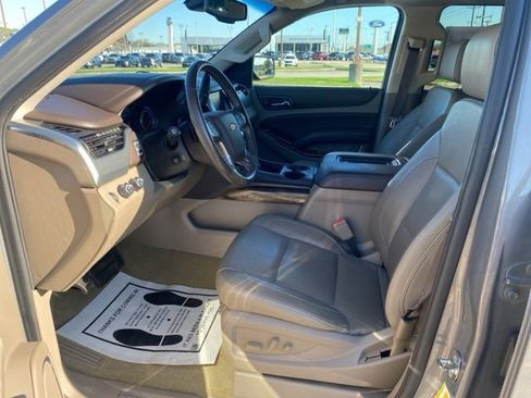 Used 2017 Chevrolet Suburban LT image 15