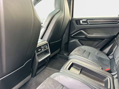 Used 2022 Porsche Cayenne GTS image 14