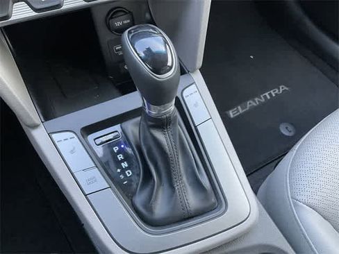 Used 2020 Hyundai Elantra Limited w/ Ultimate Package 03 image 25