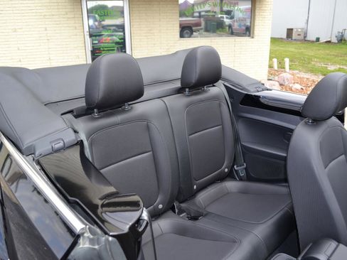 Used 2019 Volkswagen Beetle 2.0T S FWD image 28