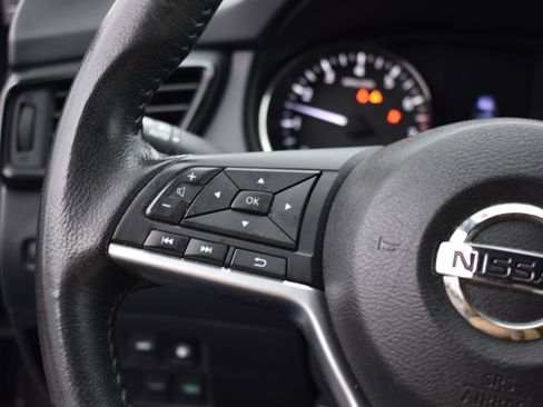 Used 2018 Nissan Rogue SV image 15