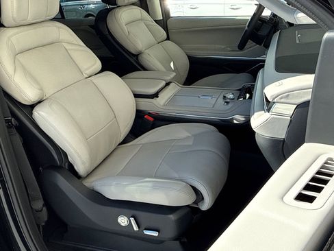 New 2025 Lincoln Navigator L Reserve image 8