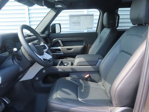 Used 2023 Land Rover Defender 90 S image 16