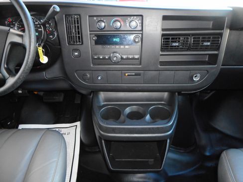 Used 2010 Chevrolet Express 1500 LS image 25