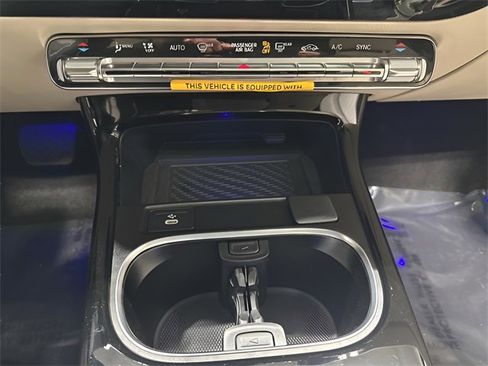 Used 2024 Mercedes-Benz CLA 250 4MATIC image 23