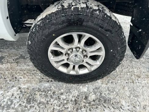 Used 2018 RAM 2500 Laramie AWD/4WD image 11