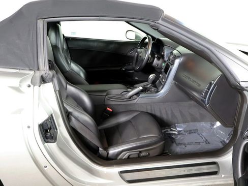 Used 2007 Chevrolet Corvette Convertible w/ Preferred Equipment Group RWD image 23