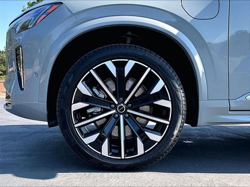 Used 2026 Volvo XC90 T8 Ultra w/ Protection Package Premier AWD/4WD image 12
