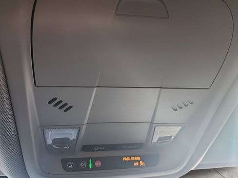 Used 2023 GMC Acadia SLE w/ Driver Convenience Package image 23