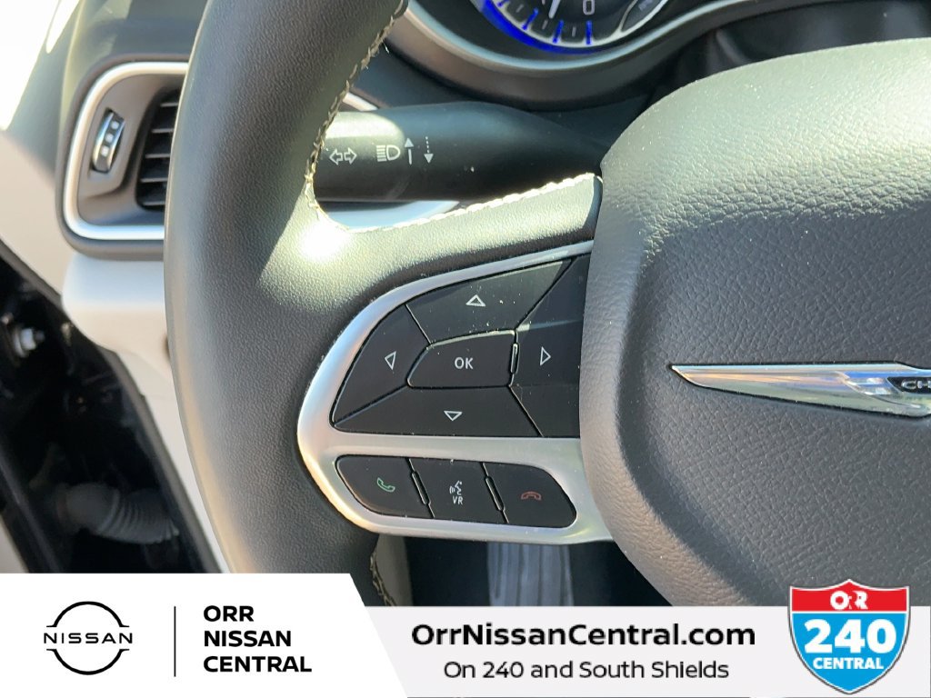 Used 2024 Chrysler Pacifica Touring-L FWD image 20