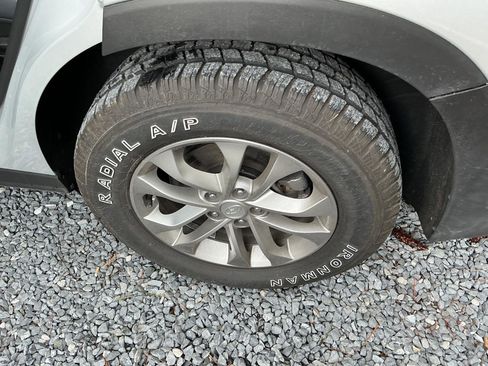 Used 2019 Hyundai Santa Fe SE image 26