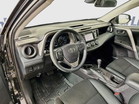 Used 2017 Toyota RAV4 LE FWD image 10