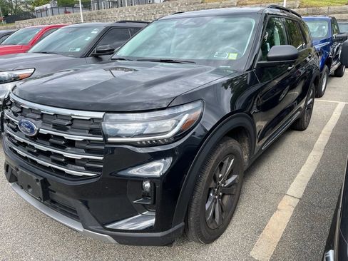 Used 2025 Ford Explorer Active w/ Active Comfort Package AWD/4WD image 3