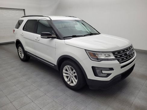 Used 2017 Ford Explorer XLT FWD image 11