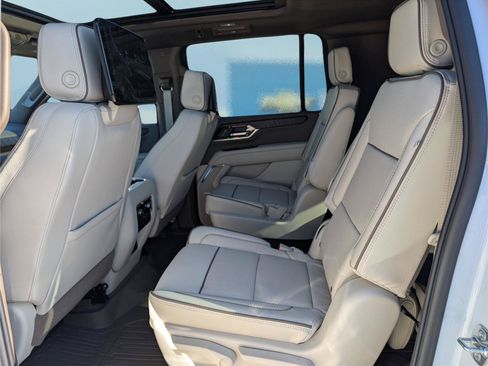 Used 2026 GMC Yukon XL Denali w/ Advanced Technology Package RWD image 16