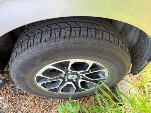 Used 2024 Ford Expedition Max XLT RWD image 12
