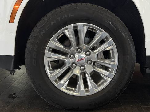 Used 2025 GMC Yukon XL Denali AWD/4WD image 37