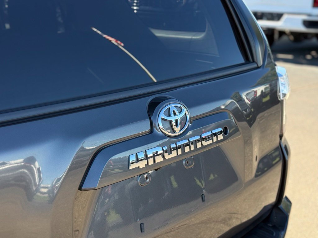 Used 2016 Toyota 4Runner SR5 AWD/4WD image 38