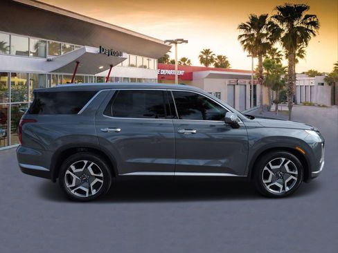Used 2025 Hyundai Palisade SEL FWD image 2