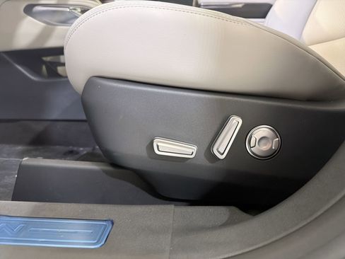 New 2026 Lincoln Nautilus Premier image 11