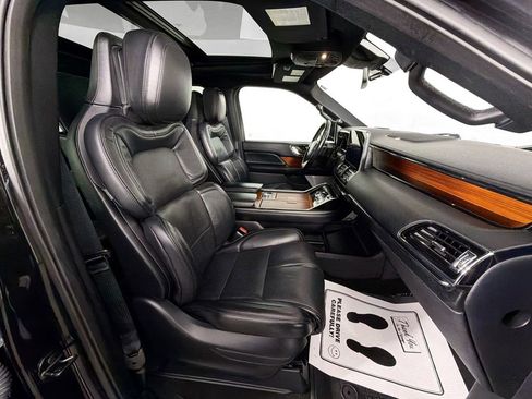 Used 2019 Lincoln Navigator Reserve image 29